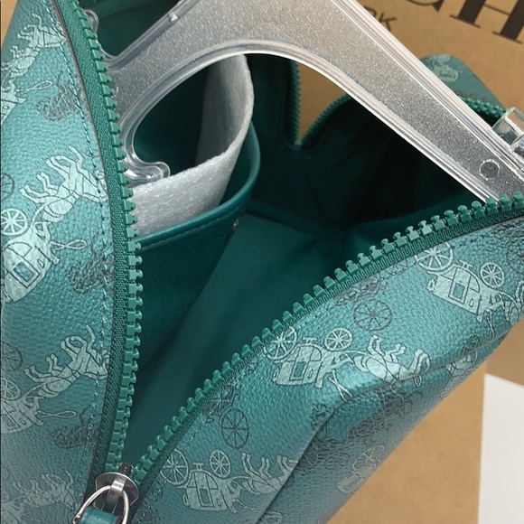 BOXY COSMETIC CASE WITH HORSE AND CARRIAGE PRINT - Picture 6 of 16